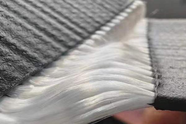 高韌性聚酯紗線集束土工格柵怎么制作呢？  第2張